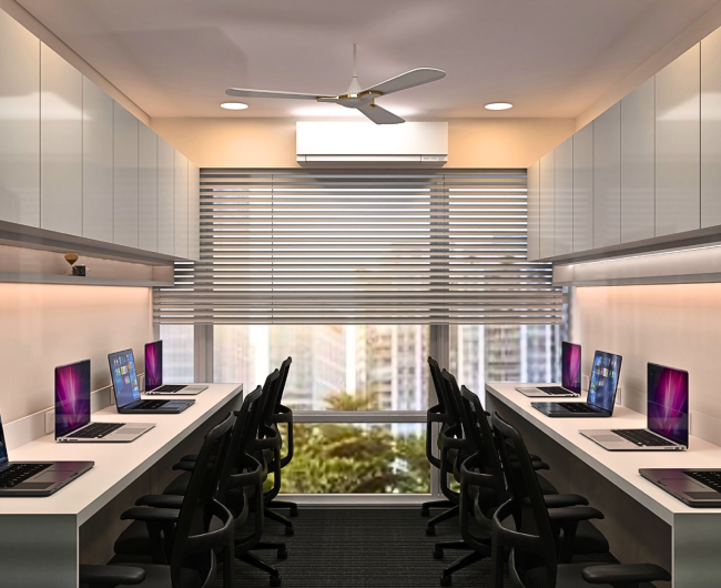 Prime Location in Drive in Road